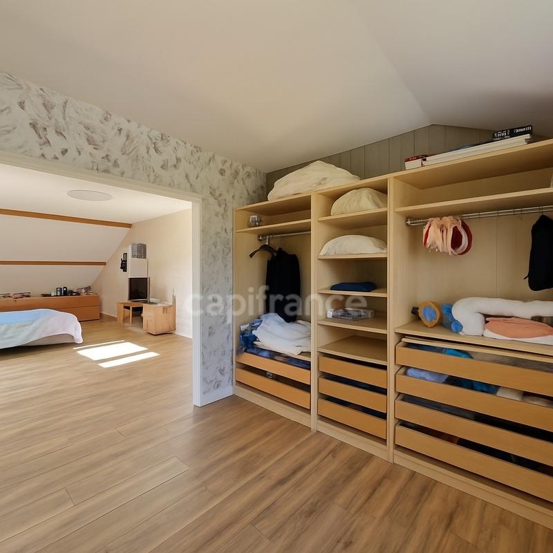 Maison - 222 m² - 8 pièces