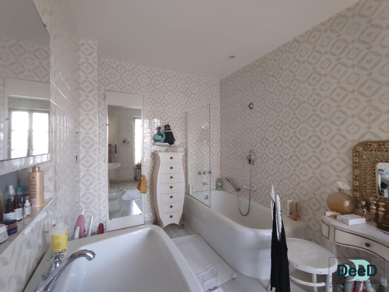 Maison - 366 m² - 9 pièces