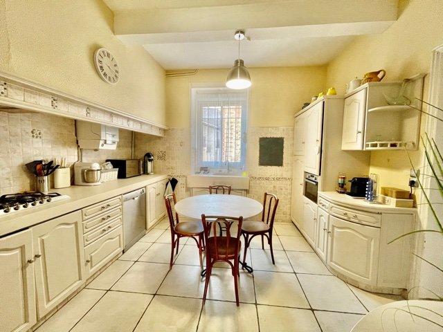 Maison - 280 m² - 6 pièces