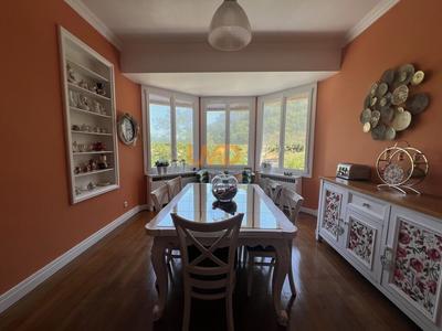 Propriété - 250 m² - 11 pièces