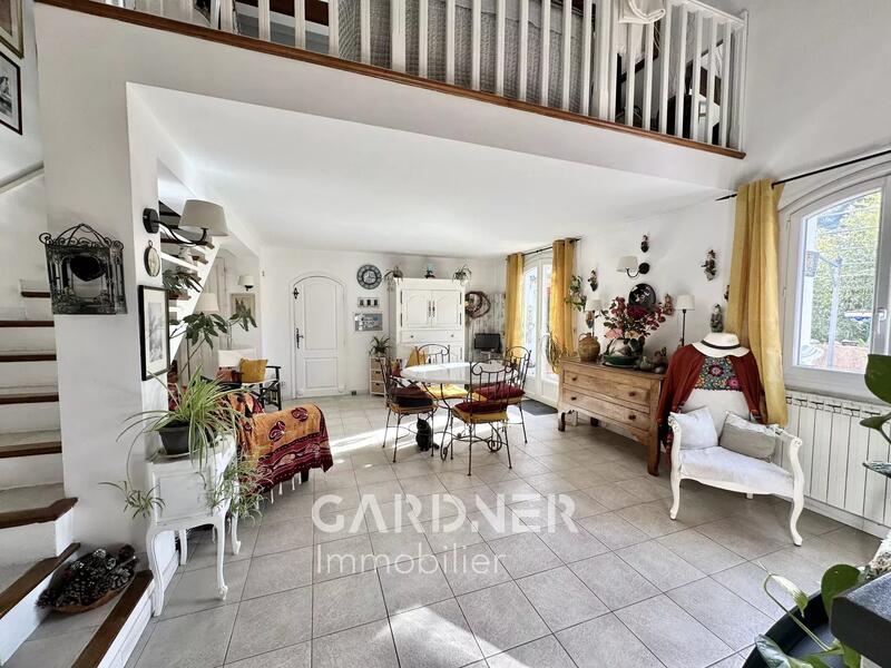 Maison - 136 m² - 5 pièces