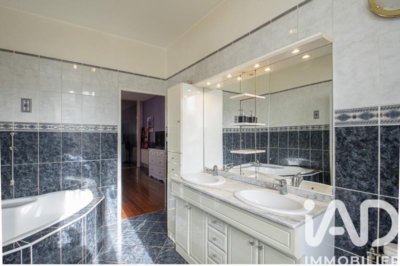 Maison de ville - 311 m² - 8 pièces