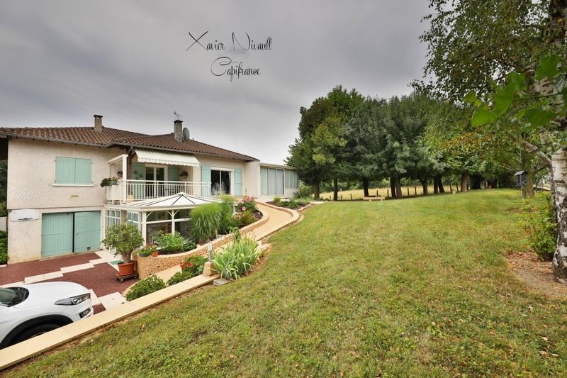 Maison - 224 m² - 8 pièces