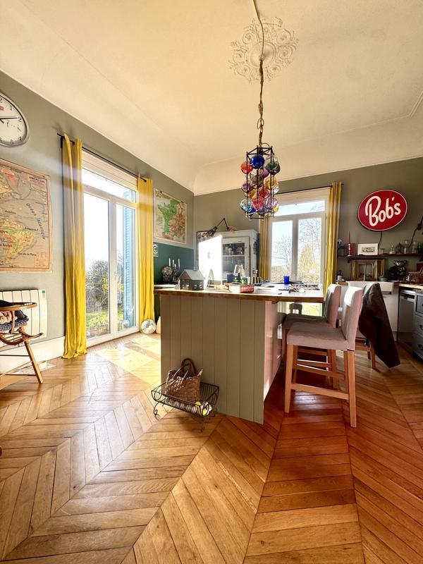 Appartement - 206 m² - 6 pièces