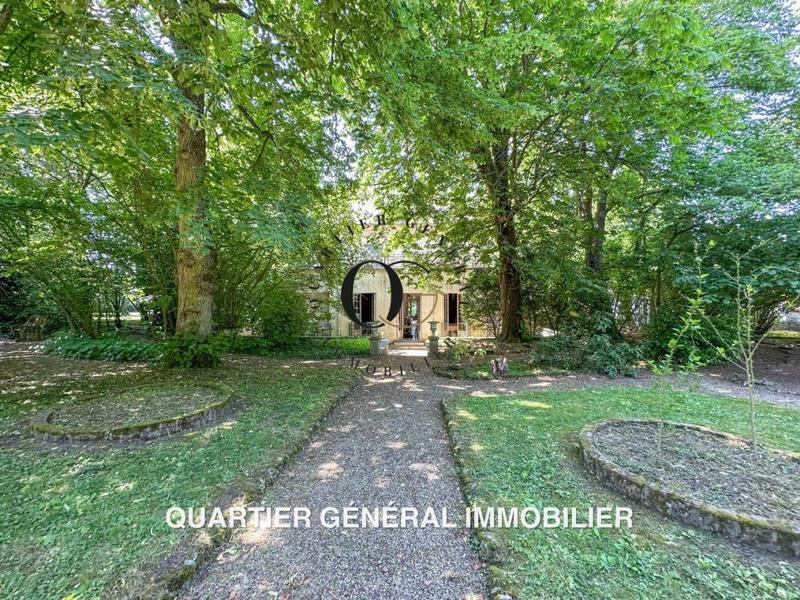 Maison de maîtres - 300 m² - 6 pièces