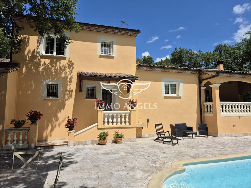 Villa - 213 m² - 7 pièces