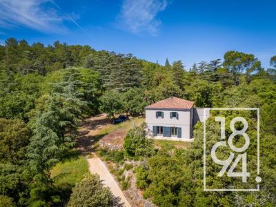 Maison - 227 m² - 5 pièces