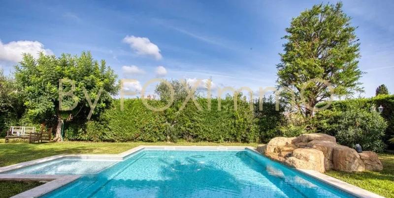 Maison - 240 m² - 6 pièces