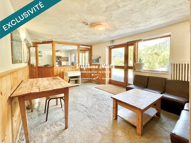 Local commercial - 1 610 m² - 46 pièces