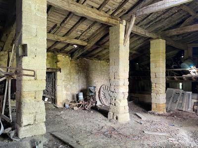 Maison ancienne - 450 m² - 3 pièces
