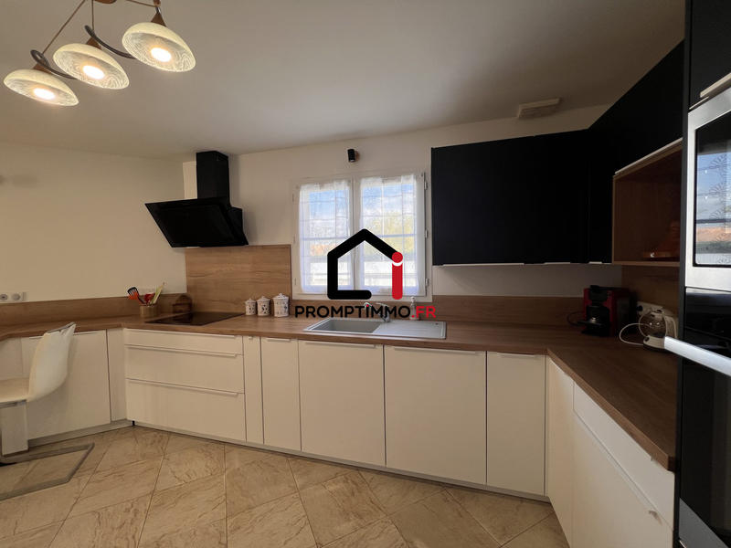 Maison traditionnelle - 208 m² - 7 pièces