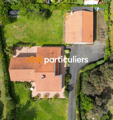 Maison - 220 m² - 8 pièces