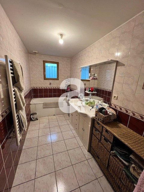 Maison - 144 m² - 9 pièces