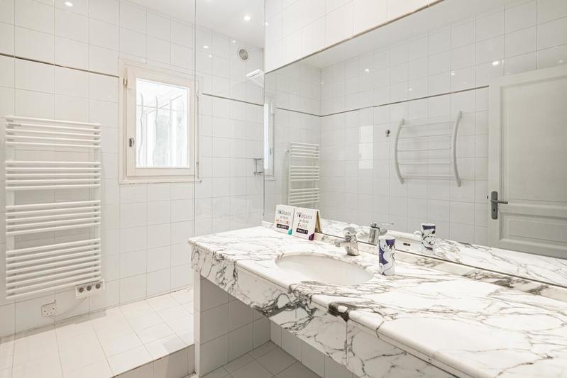 Maison - 242 m² - 5 pièces