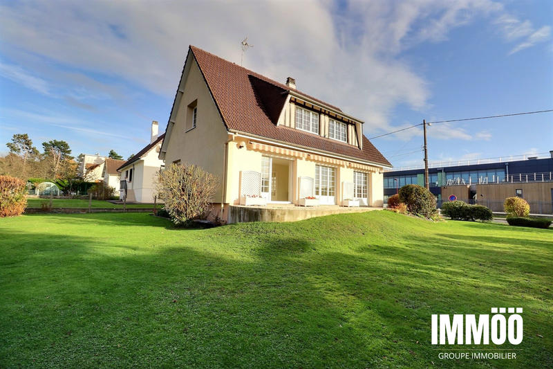 Maison traditionnelle - 125 m² - 6 pièces