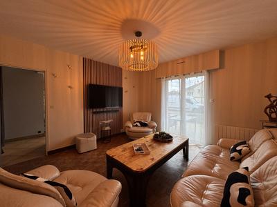 Maison - 210 m² - 6 pièces