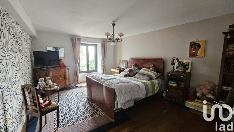 Maison - 225 m² - 9 pièces