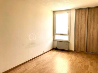 Appartement - 90 m² - 5 pièces