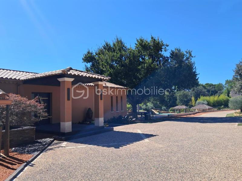 Propriété - 237 m² - 8 pièces