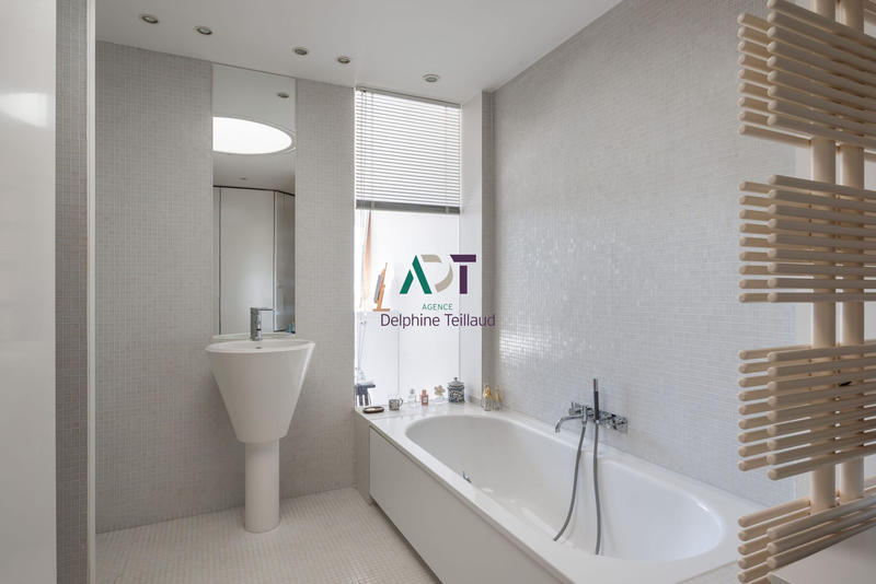 Maison - 220 m² - 8 pièces