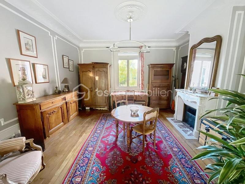 Maison de maîtres - 256 m² - 9 pièces