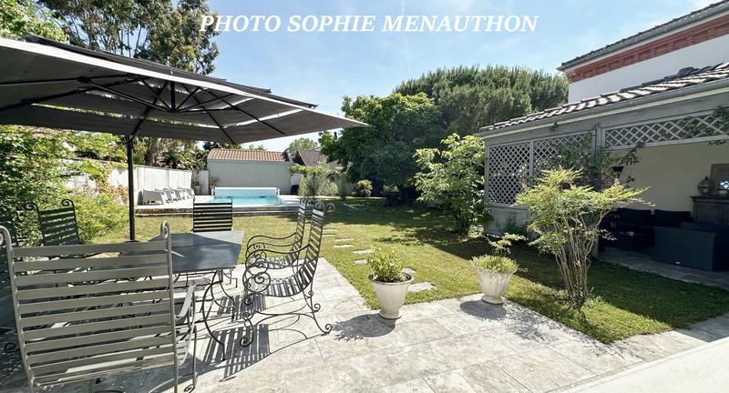 Maison bourgeoise - 330 m² - 9 pièces