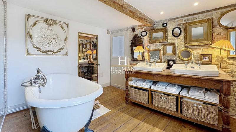 Maison - 348 m² - 11 pièces