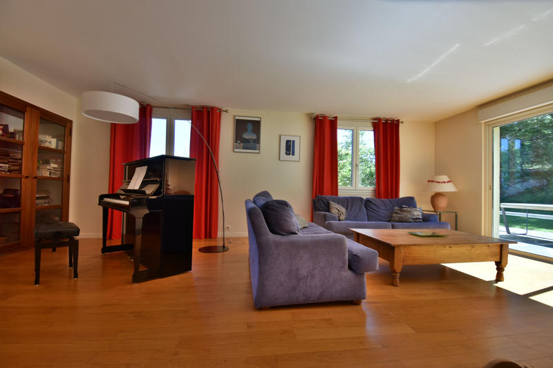 Maison - 215 m² - 10 pièces