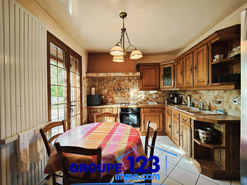 Maison - 182 m² - 9 pièces