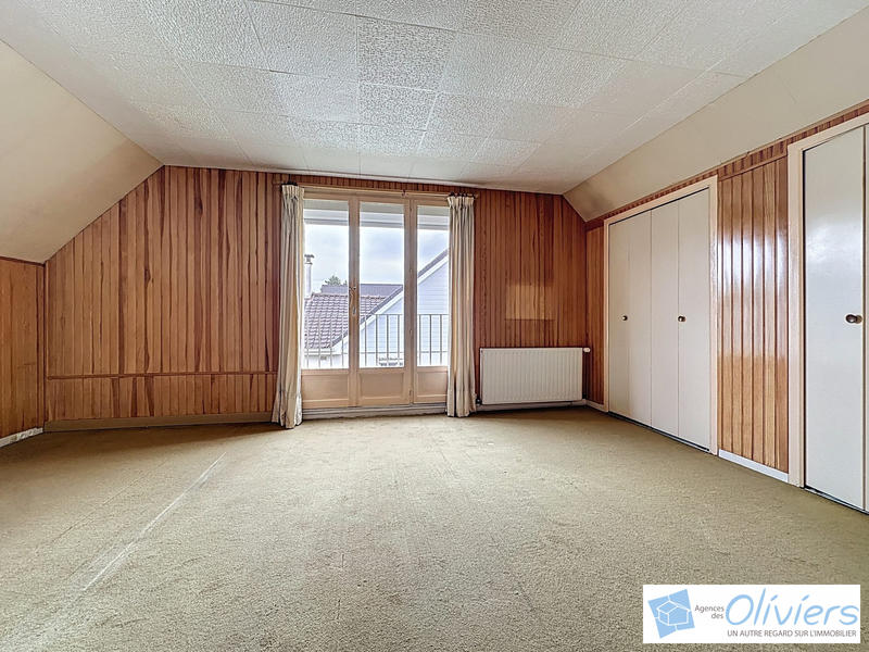 Maison - 181 m² - 8 pièces