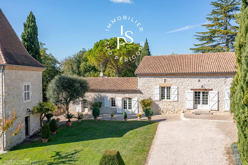 Maison - 323 m² - 15 pièces