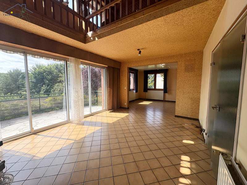 Maison - 220 m² - 9 pièces