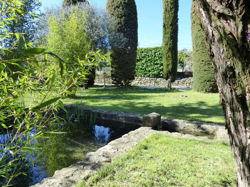 Mas - 325 m² - 10 pièces