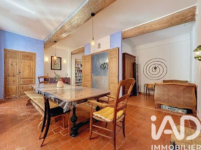 Maison - 225 m² - 9 pièces