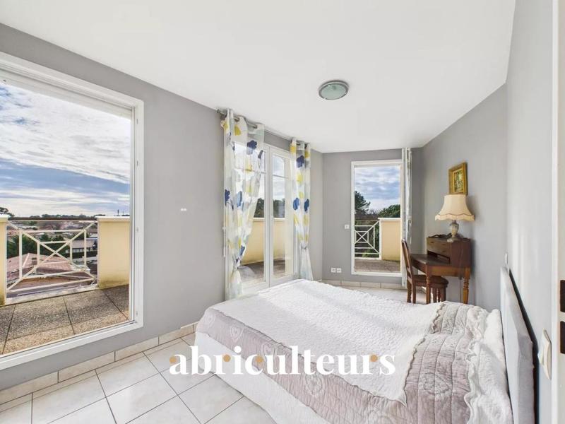 Appartement - 90 m² - 4 pièces