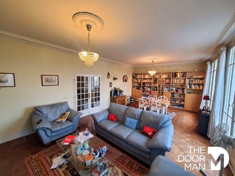 Propriété - 242 m² - 9 pièces