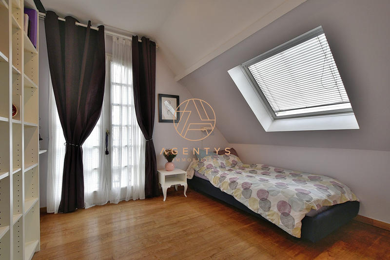 Maison - 200 m² - 8 pièces