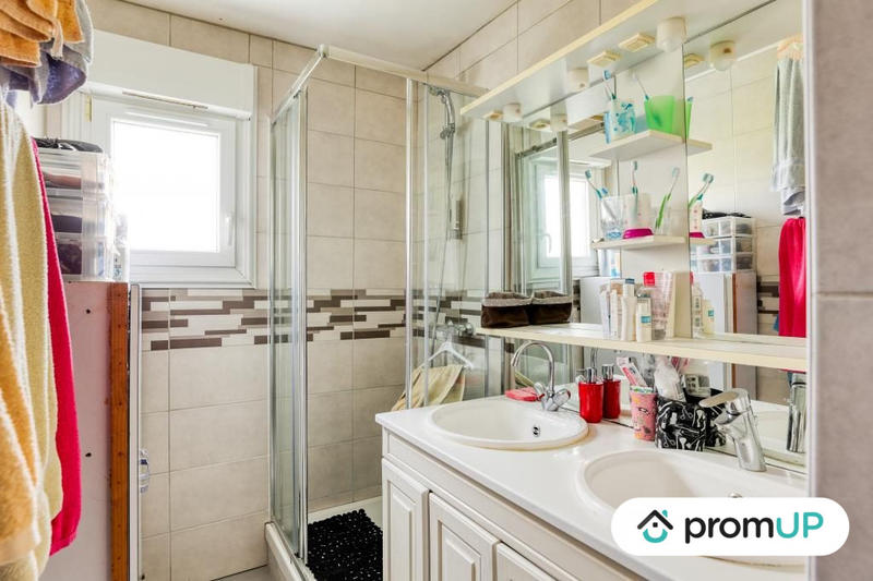 Maison - 95 m² - 8 pièces