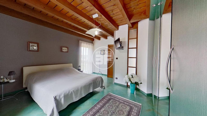 Maison - 196 m² - 7 pièces