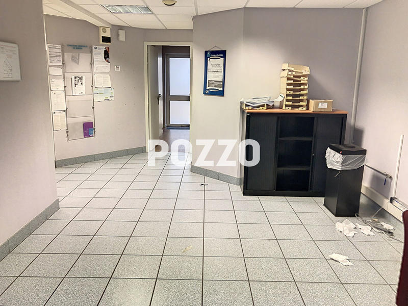 Local commercial - 114 m² - 4 pièces