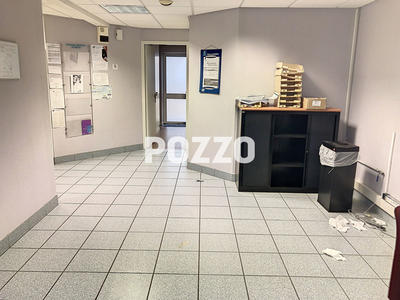 Local commercial - 114 m² - 4 pièces