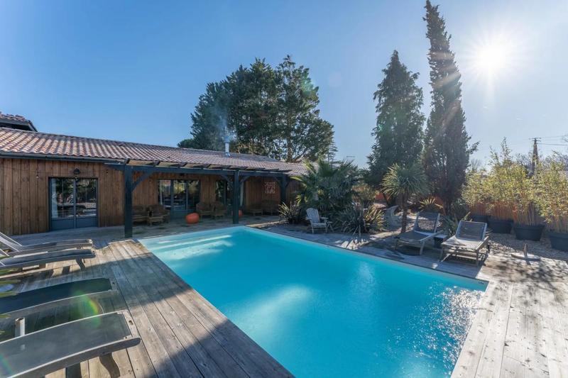 Propriété - 233 m² - 9 pièces