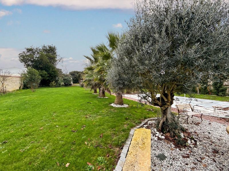 Propriété - 263 m² - 10 pièces