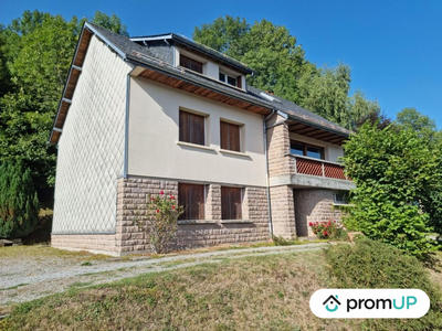 Maison traditionnelle - 223 m² - 12 pièces