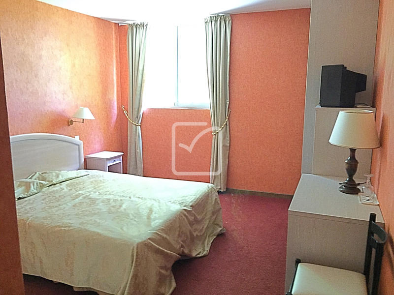 Propriété - 1 200 m² - 39 pièces