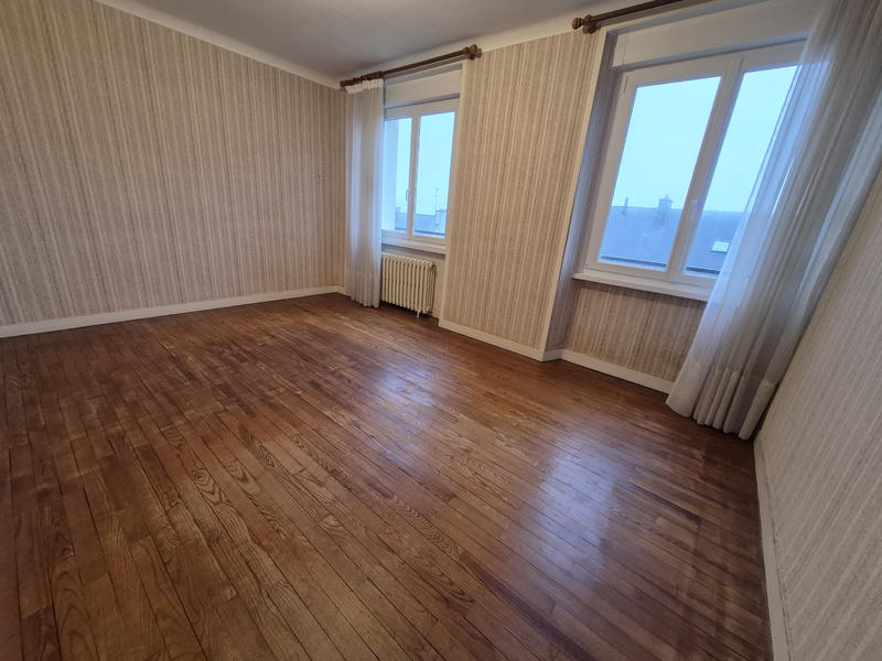 Maison - 99 m² - 6 pièces