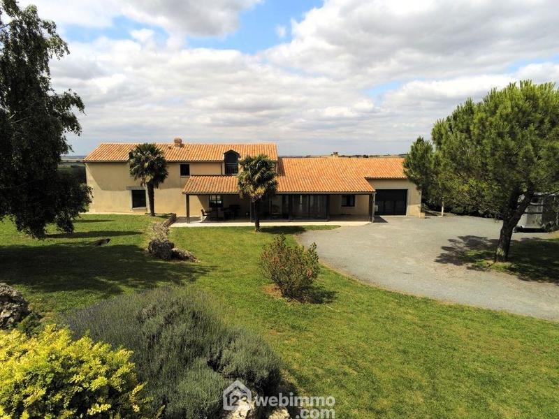 Maison - 245 m² - 8 pièces