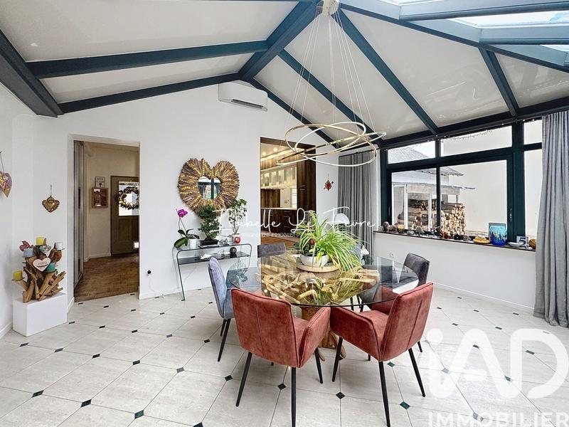 Maison - 202 m² - 9 pièces