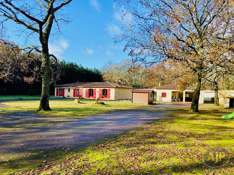 Maison - 209 m² - 8 pièces