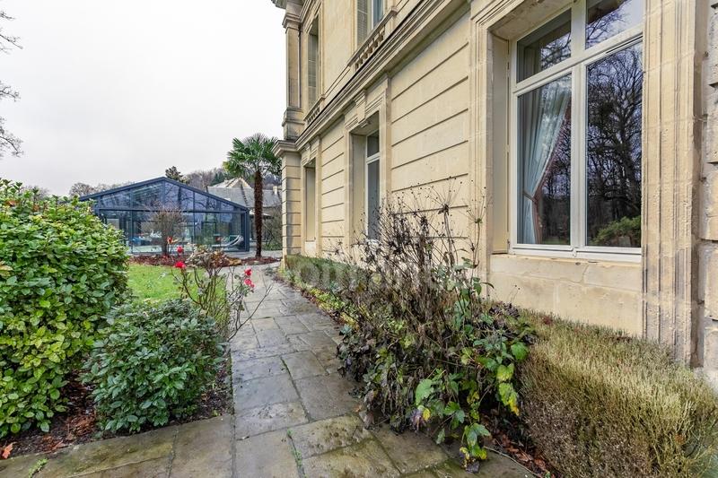 Château - 750 m² - 15 pièces